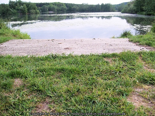 Knüllteich mit 3 Meter Betonstrand